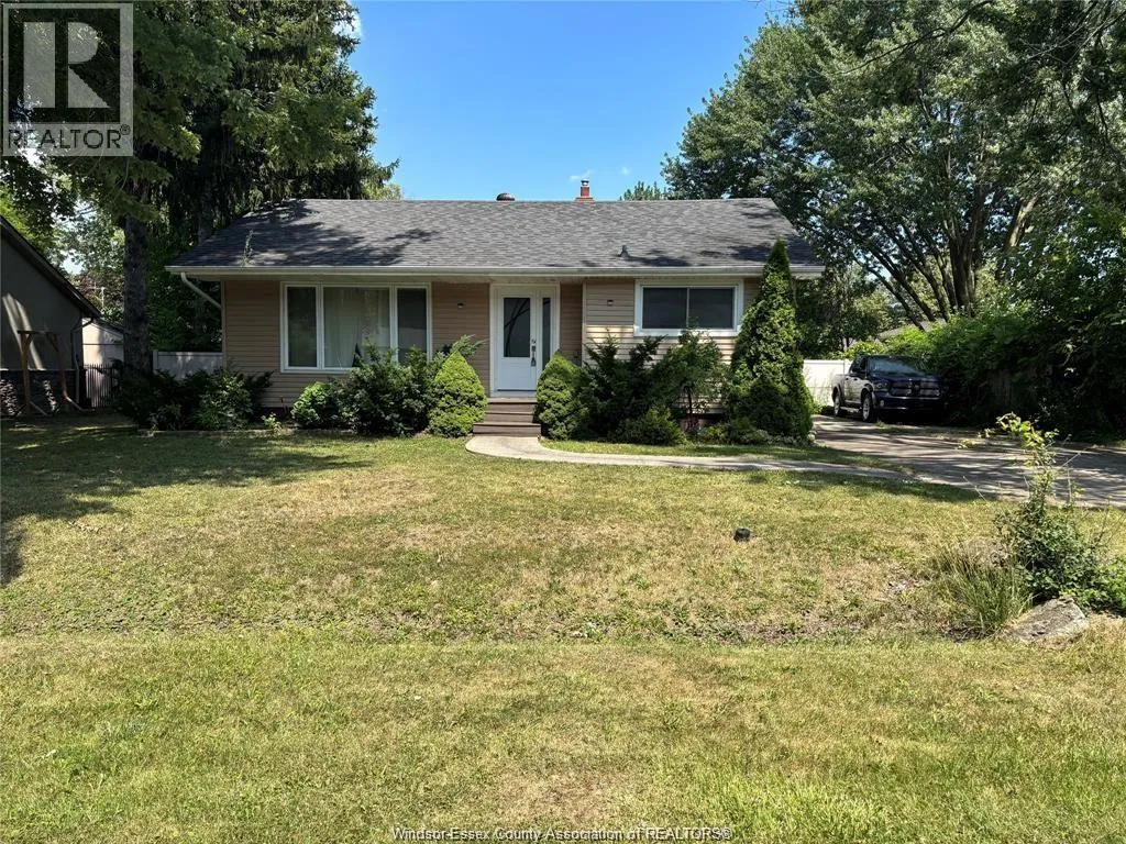 House for rent: 3880 Woodward, Windsor, Ontario N8W 2Z3