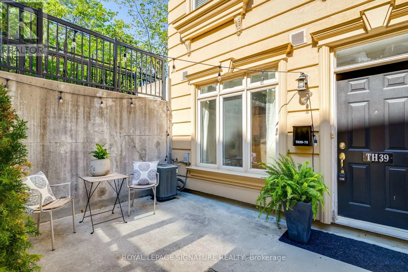 Row / Townhouse for rent: 39 - 78 Carr Street, Toronto, Ontario M5T 1B7