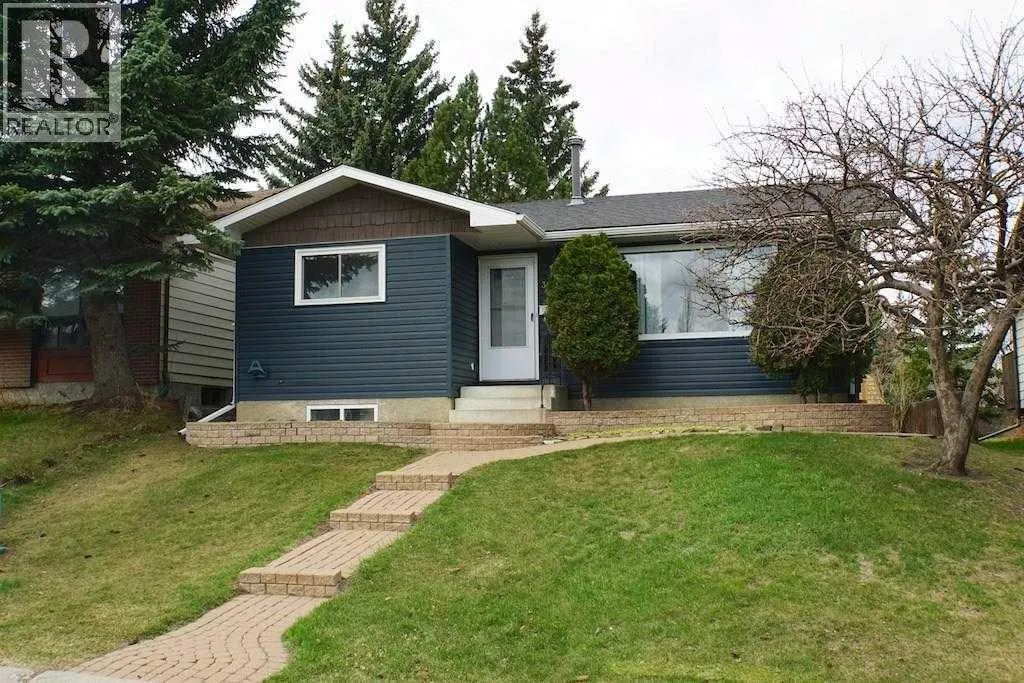 House for rent: 39 Bearberry Crescent Nw, Calgary, Alberta T3K 1P9