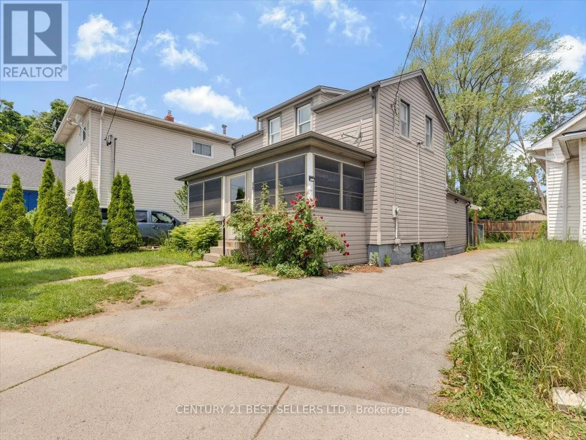 House for rent: 39 Carlton Street, St. Catharines, Ontario L2R 1P7