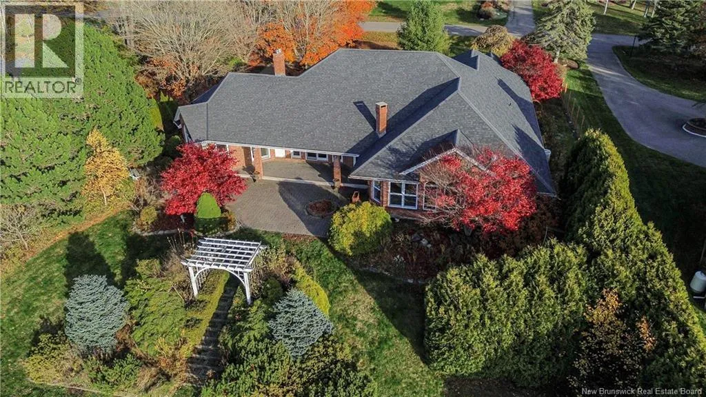 39 Elizabeth Parkway, Rothesay, New Brunswick E2H 1E8