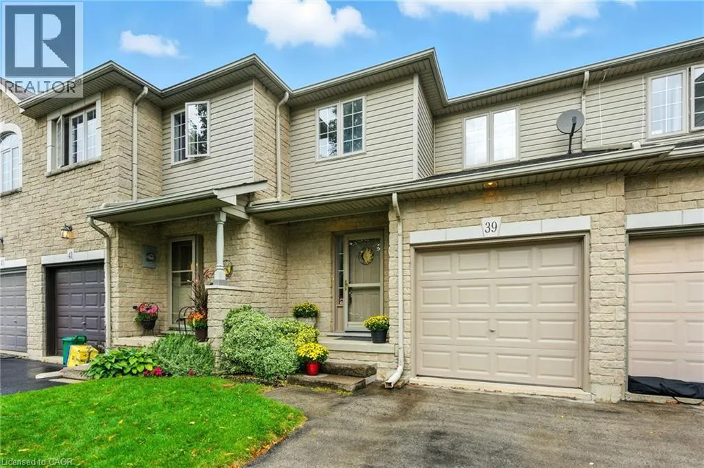 Row / Townhouse for rent: 39 Foxborough Drive, Ancaster, Ontario L9G 4Y9
