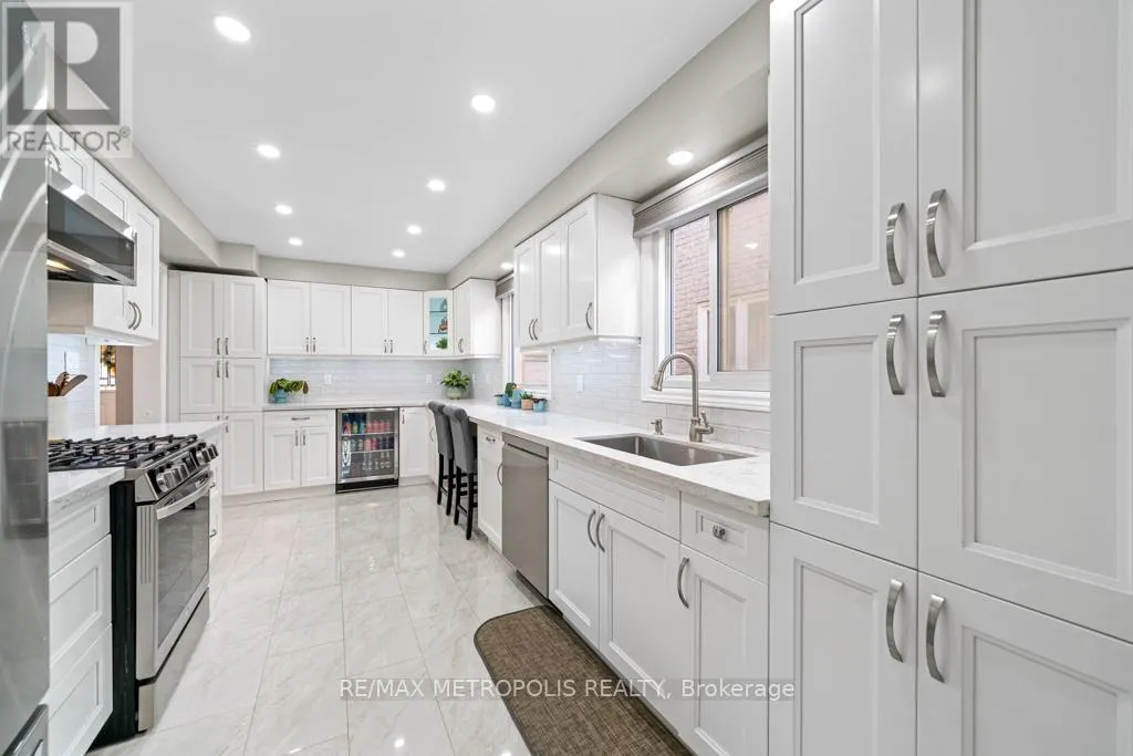 House for rent: 39 Hewitt Crescent, Ajax, Ontario L1S 7A6