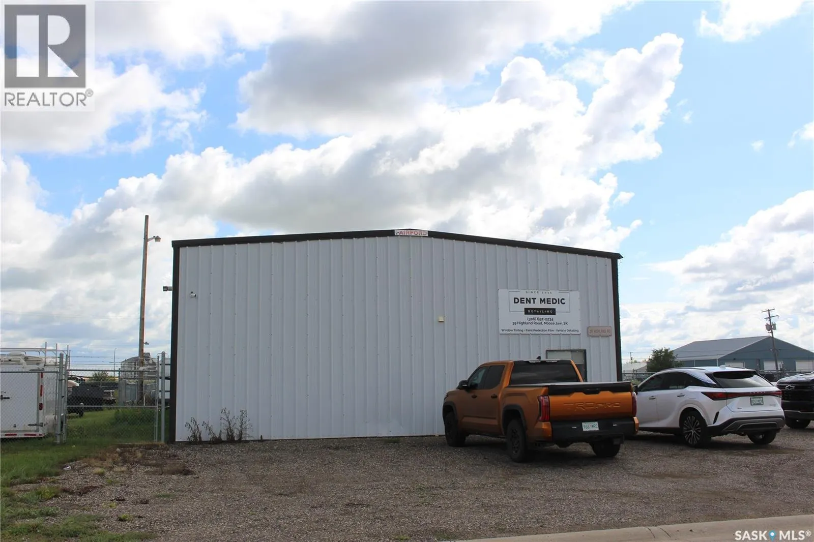Warehouse for rent: 39 Highland Road, Moose Jaw, Saskatchewan S6J 1M5