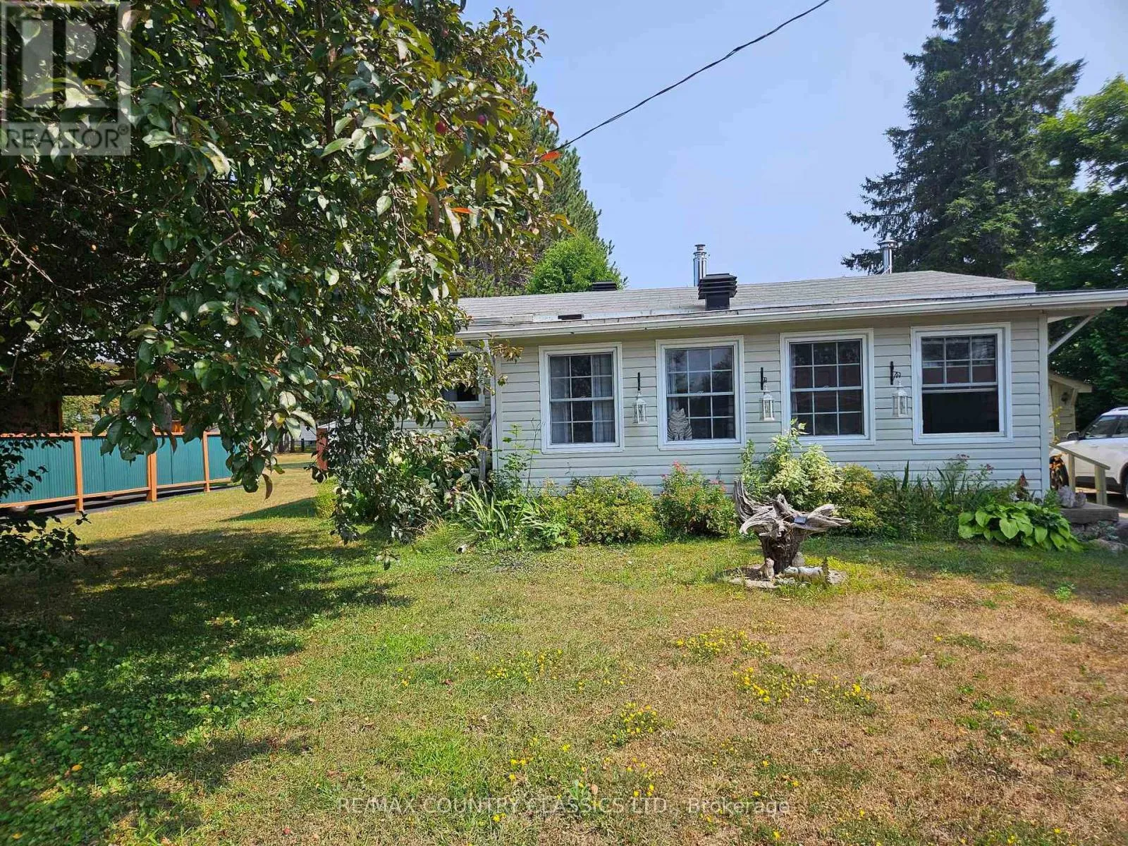 House for rent: 39 Lake Street, South Algonquin, Ontario K0J 2M0