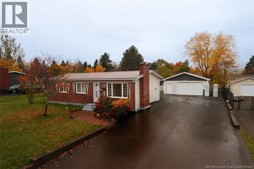 39 Laurelle Avenue, Moncton, New Brunswick E1G 1G2