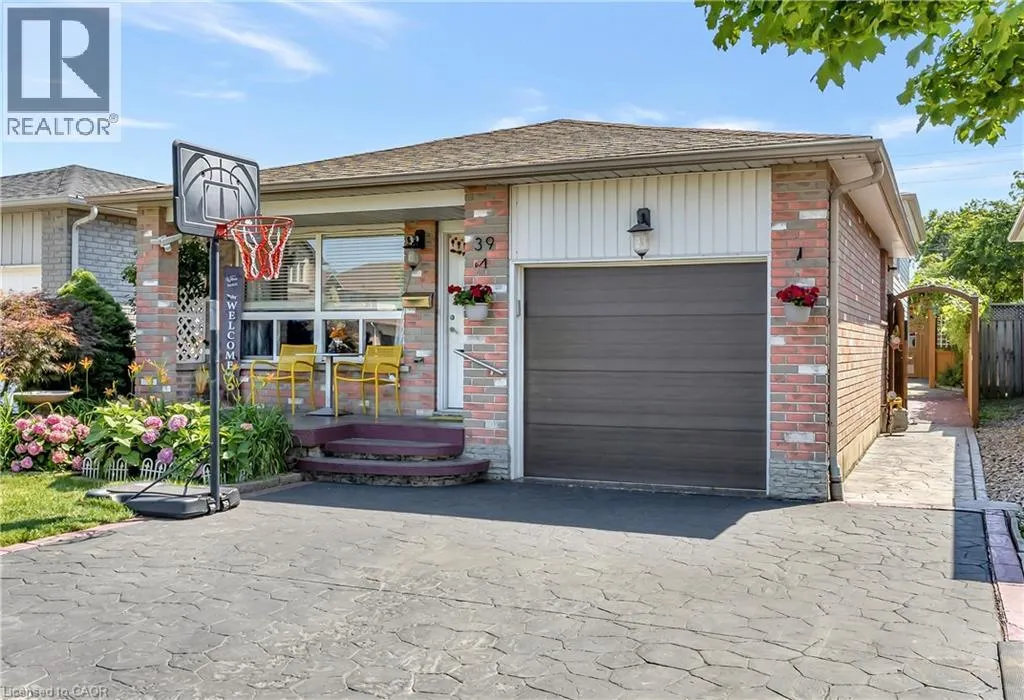 House for rent: 39 Marilyn Court, Hamilton, Ontario L9B 2T5