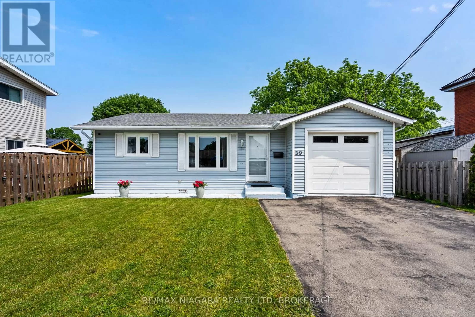 House for rent: 39 Pine Street, Port Colborne, Ontario L3K 3N6