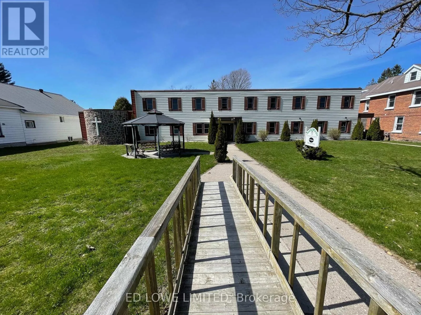 39 Poyntz Street, Penetanguishene, Ontario L9M 1N5