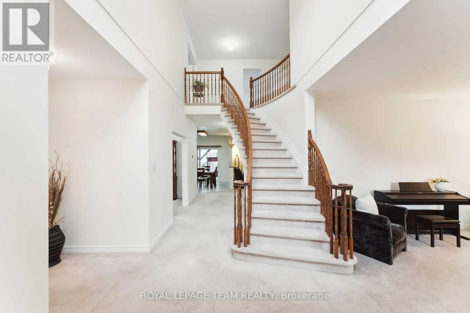 House for rent: 39 Vermont Avenue, Ottawa, Ontario K2G 6M2