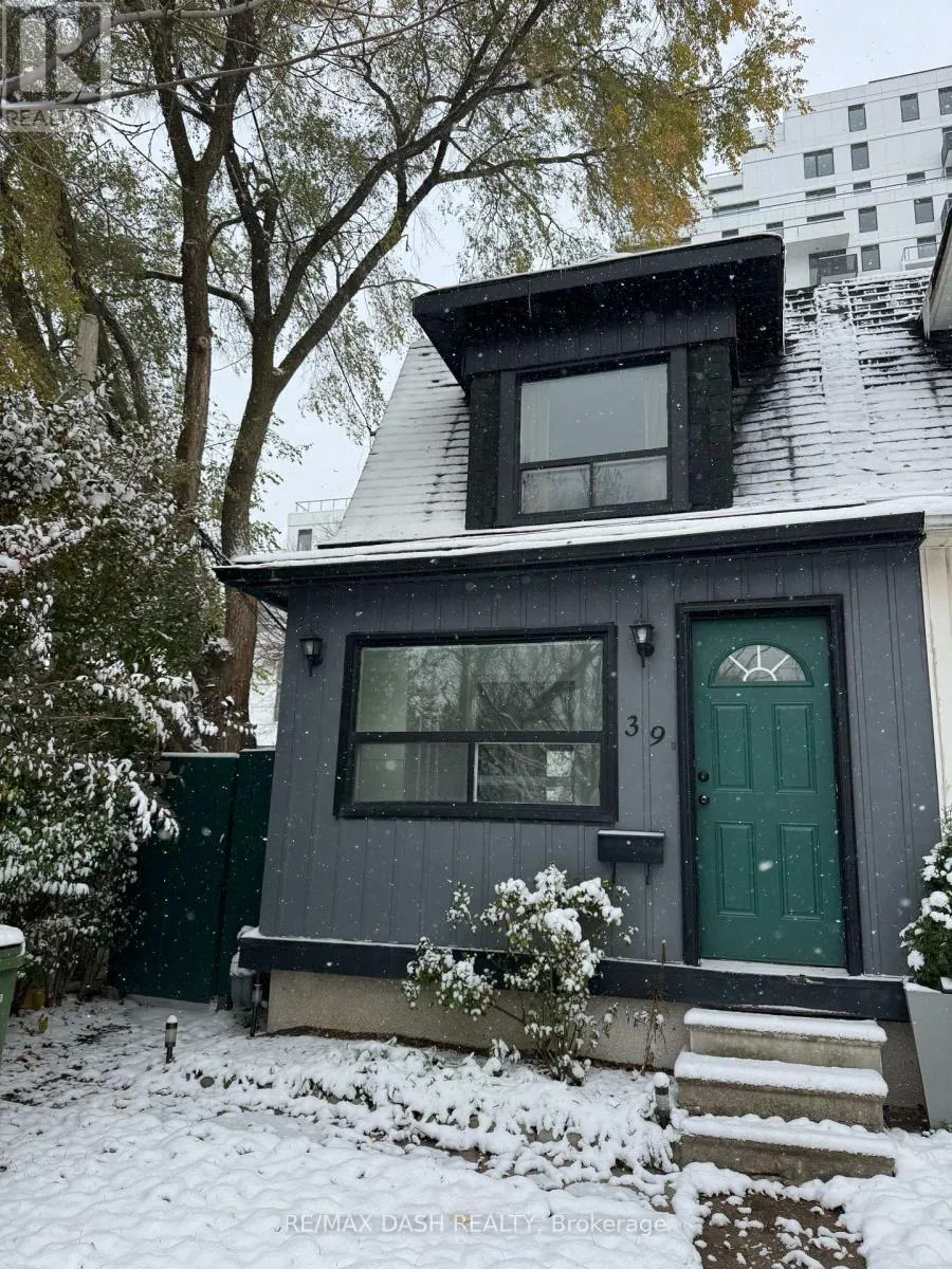 House for rent: 39 Woodward Avenue, Toronto, Ontario M4L 2Y5