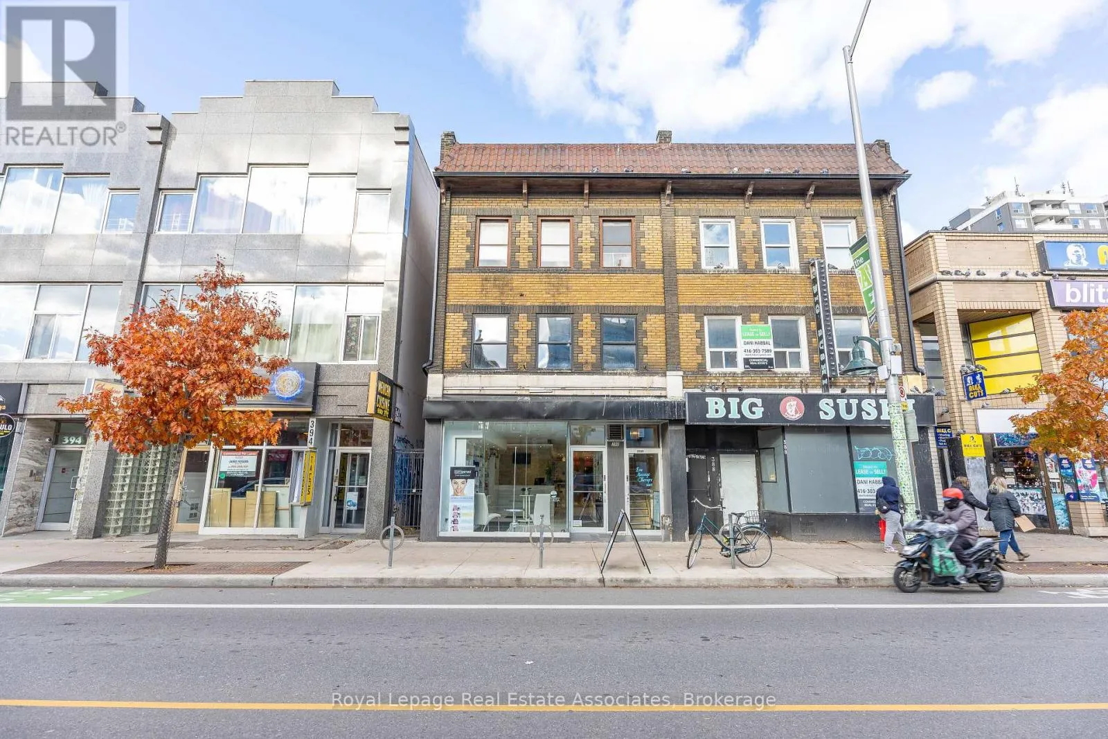 390 Bloor Street W, Toronto, Ontario M5S 1X4