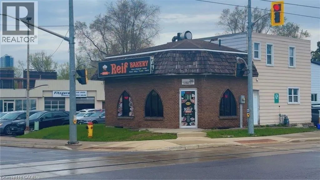 390 Courtland Avenue, Kitchener, Ontario N2G 2W2