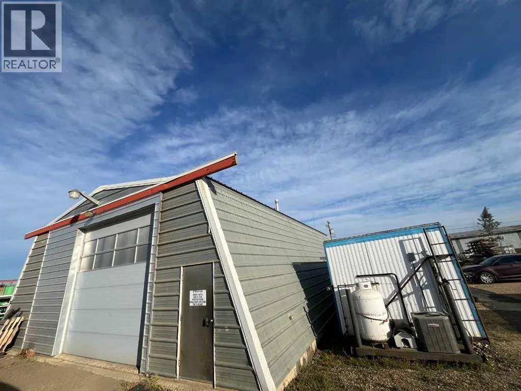 3912 66 Street, Ponoka, Alberta T4J 1J8