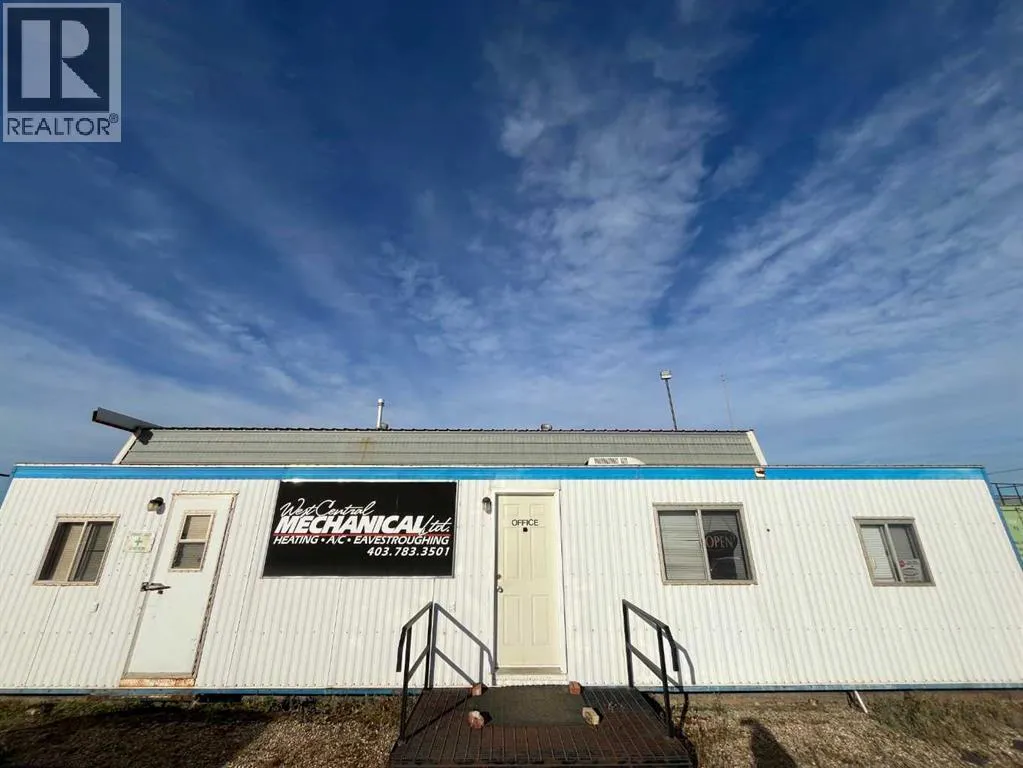 3912 66 Street, Ponoka, Alberta T4J 1J8