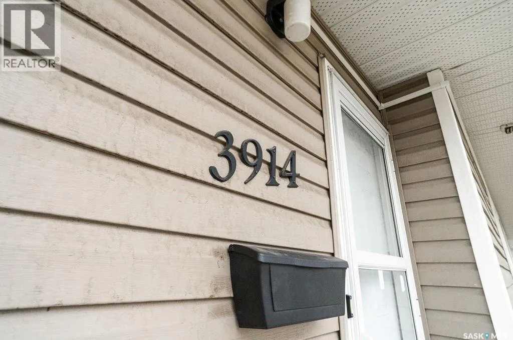 Row / Townhouse for rent: 3914 Castle Road, Regina, Saskatchewan S4S 6A4