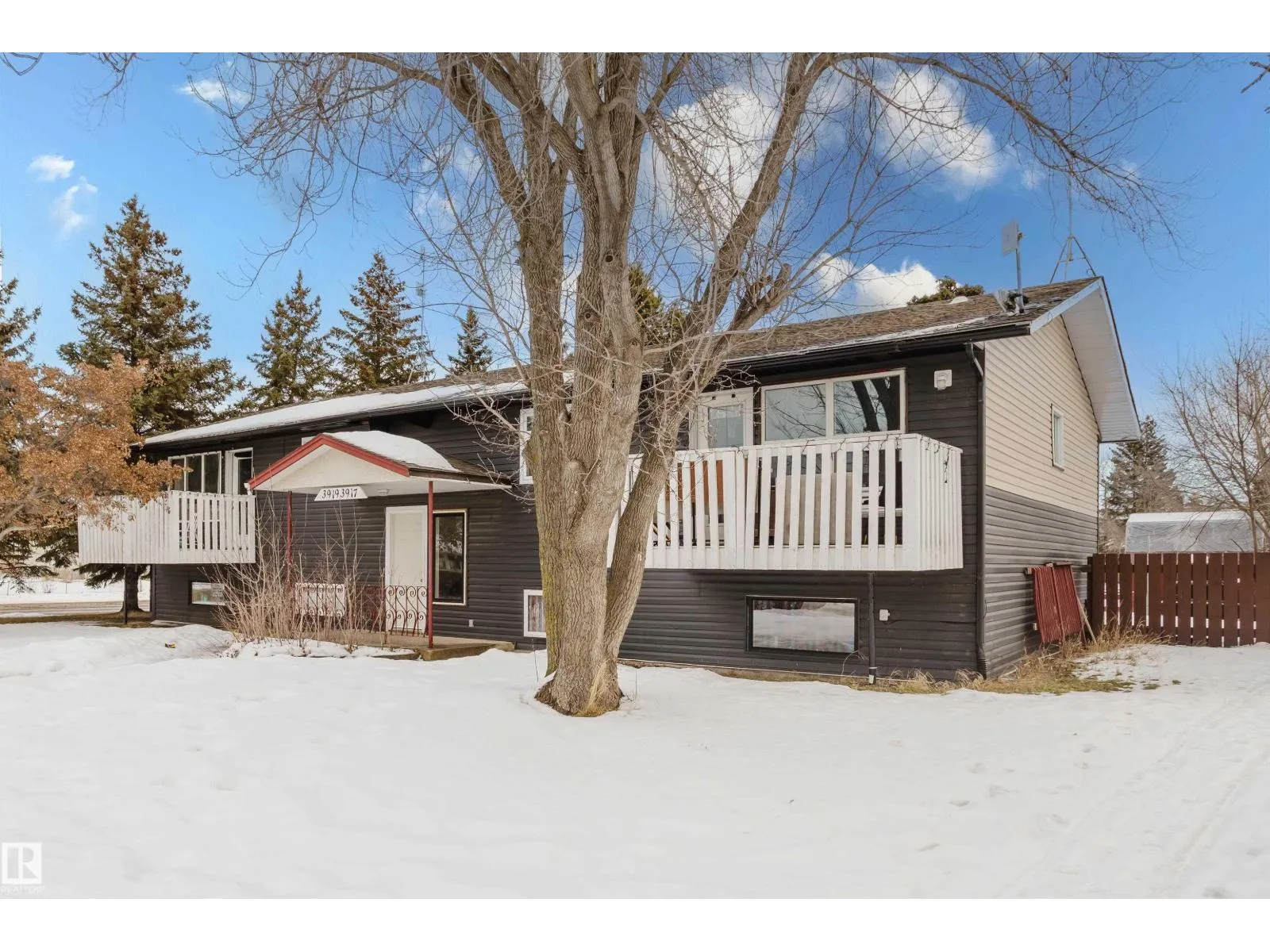 Fourplex for rent: 3917/3919 54 St, Wetaskiwin, Alberta T9A 1S6