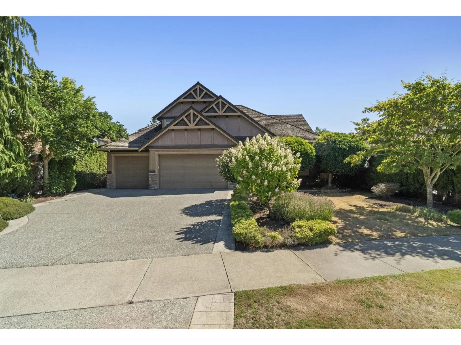 House for rent: 3918 156b Street, Surrey, British Columbia V3Z 0K8