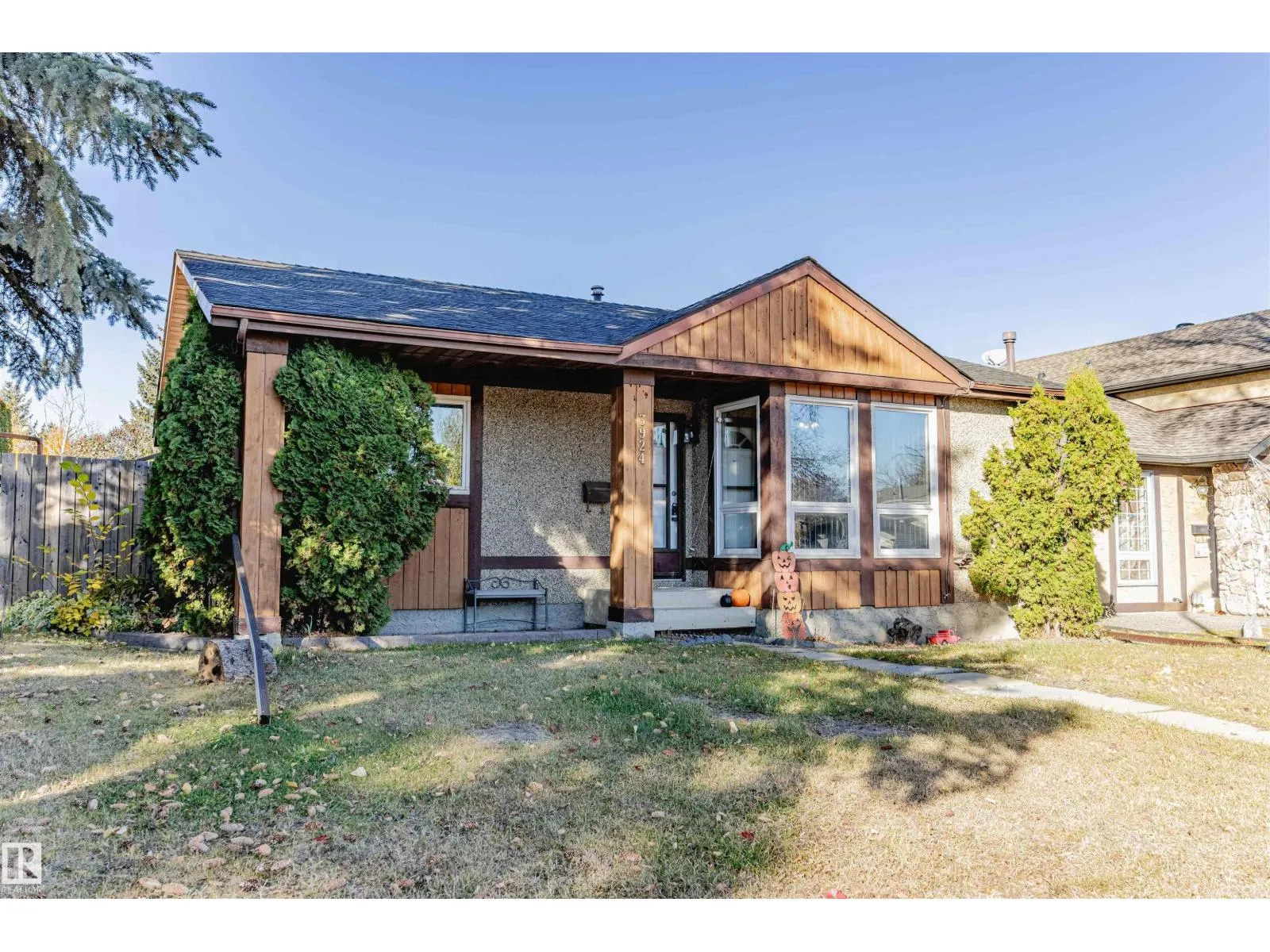 House for rent: 3924 55 St Nw, Edmonton, Alberta T6L 1C2