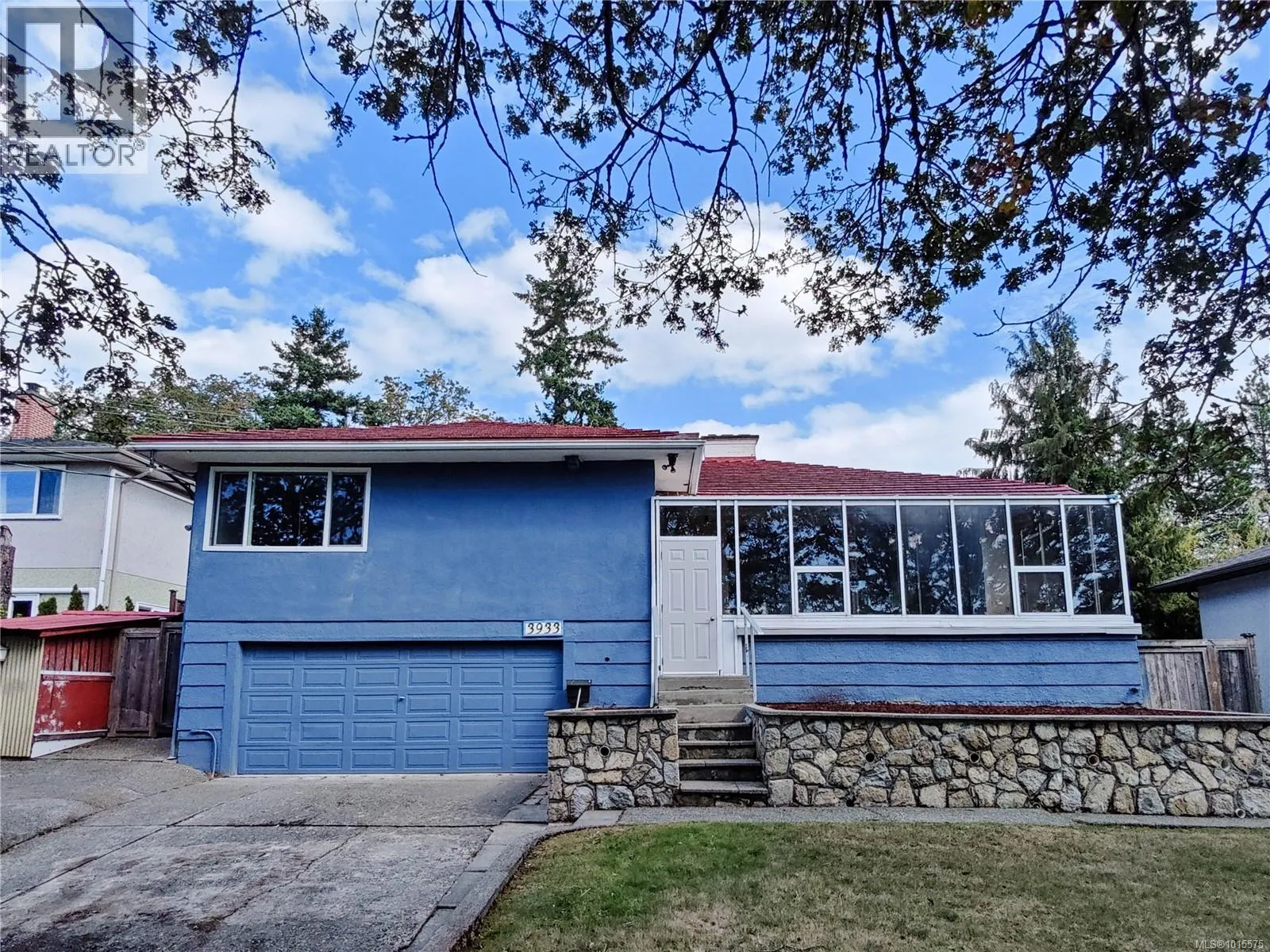 House for rent: 3933 Saanich Rd, Saanich, British Columbia V8X 1Y7