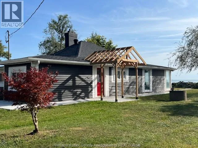 House for rent: 394 Robson Road, Leamington, Ontario N8H 0A6