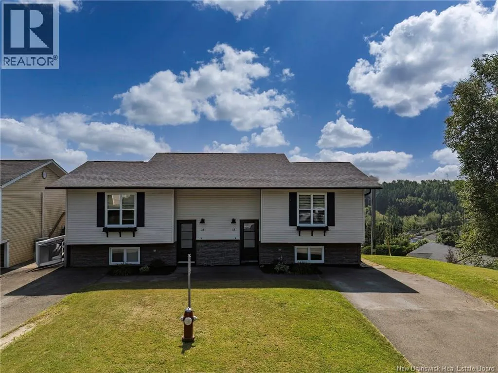 Duplex for rent: 39-41 Belair Street, Grand Falls, New Brunswick E3Y 1A8