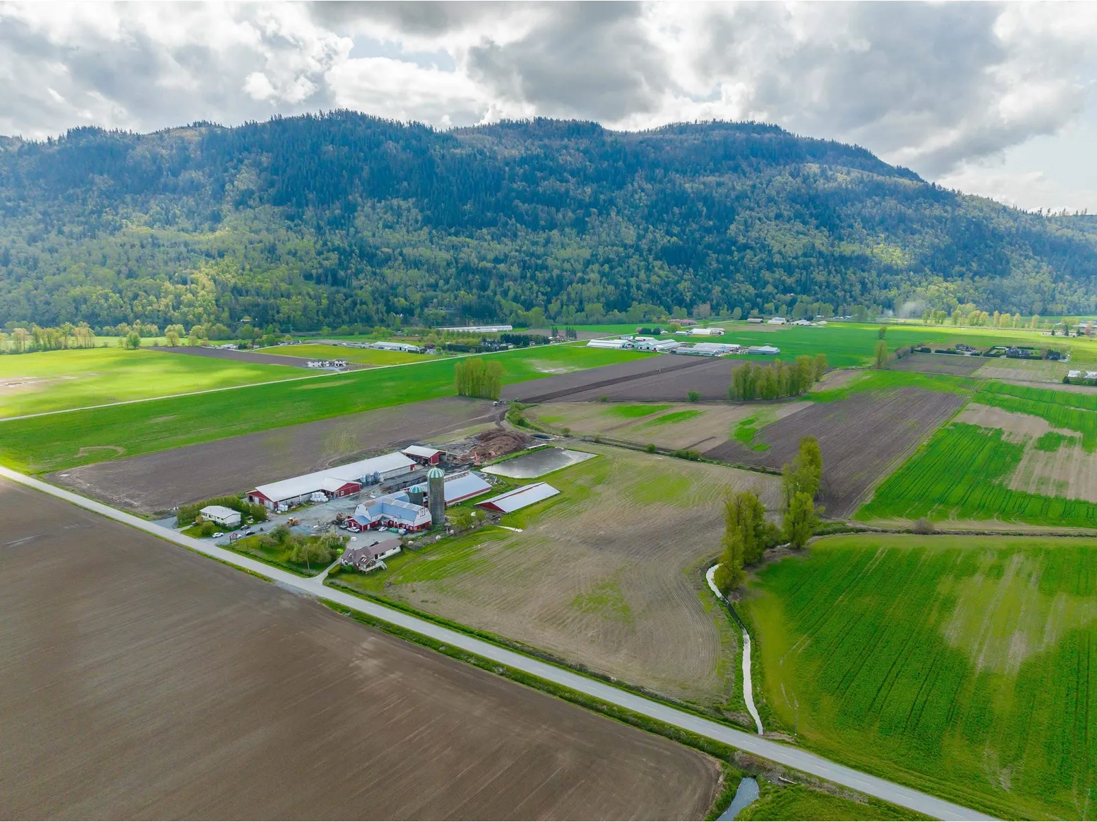 House for rent: 39464 Wells Line Road, Abbotsford, British Columbia V3G 2A3