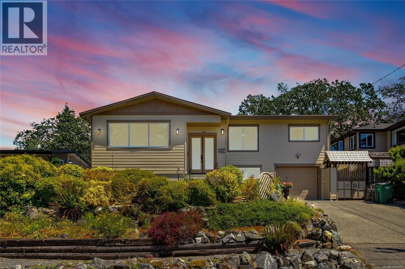 House for rent: 3947 Morgan St, Saanich, British Columbia V8X 1Z9