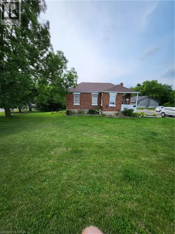 House for rent: 397 Queen Street W, Cambridge, Ontario N3C 1G6