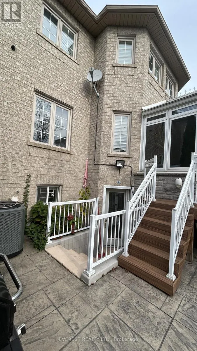 House for rent: 397 Turnberry Crescent, Mississauga, Ontario L4Z 3W5
