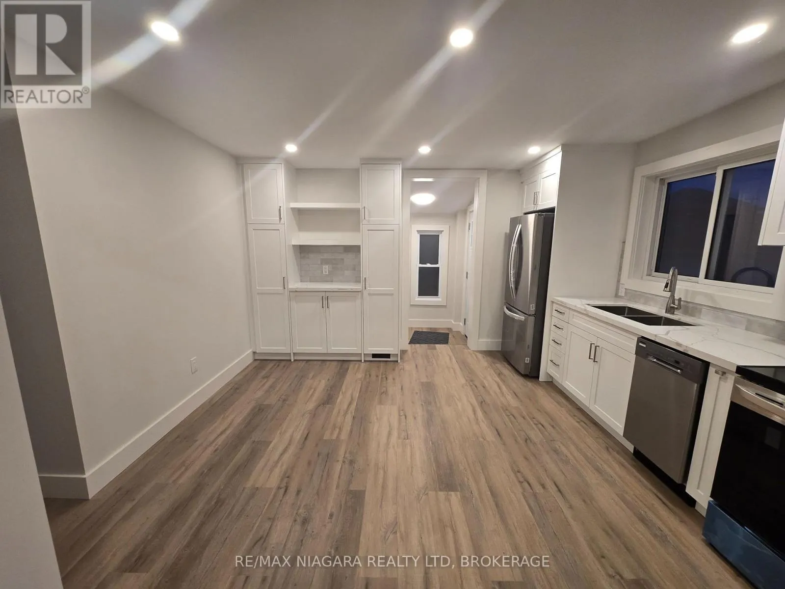 Duplex for rent: 397 Welland Street, Port Colborne, Ontario L3K 1V8