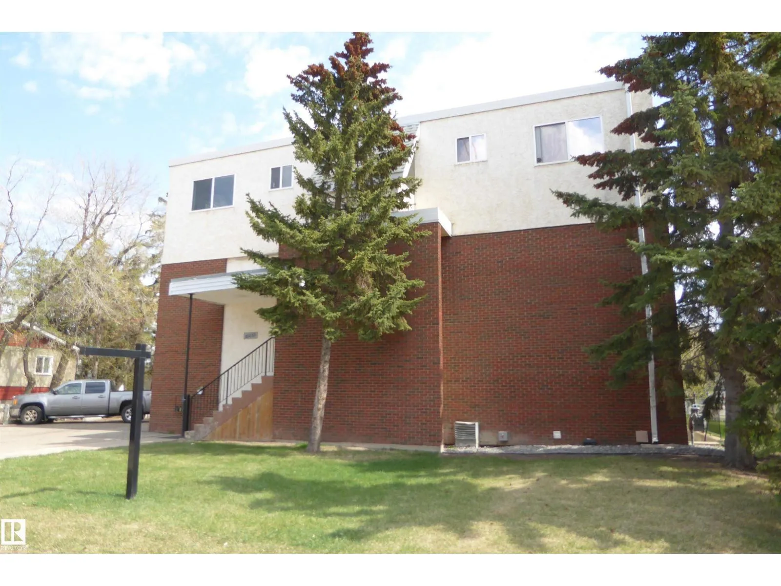 Apartment for rent: #4 10035 155 St Nw, Edmonton, Alberta T5P 2L4