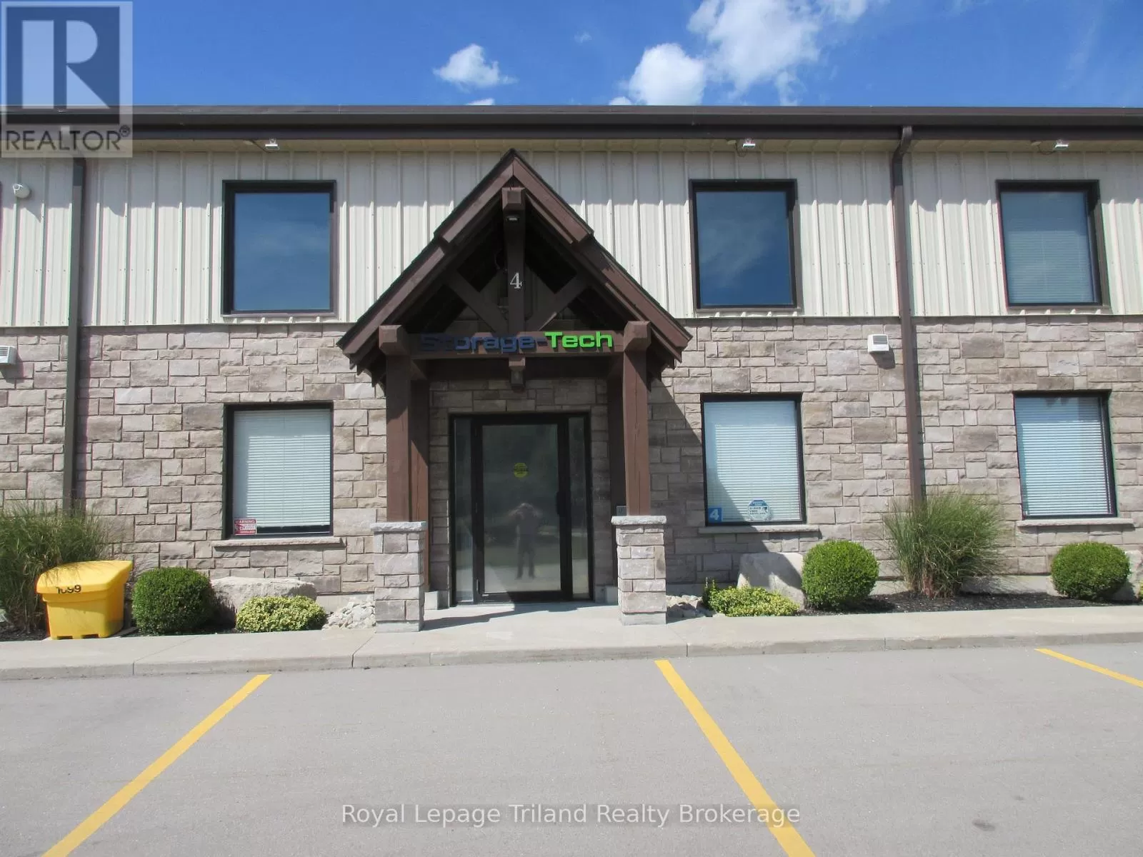 Warehouse for rent: 4 - 1099 Commerce Way, Woodstock, Ontario N4V 0A2