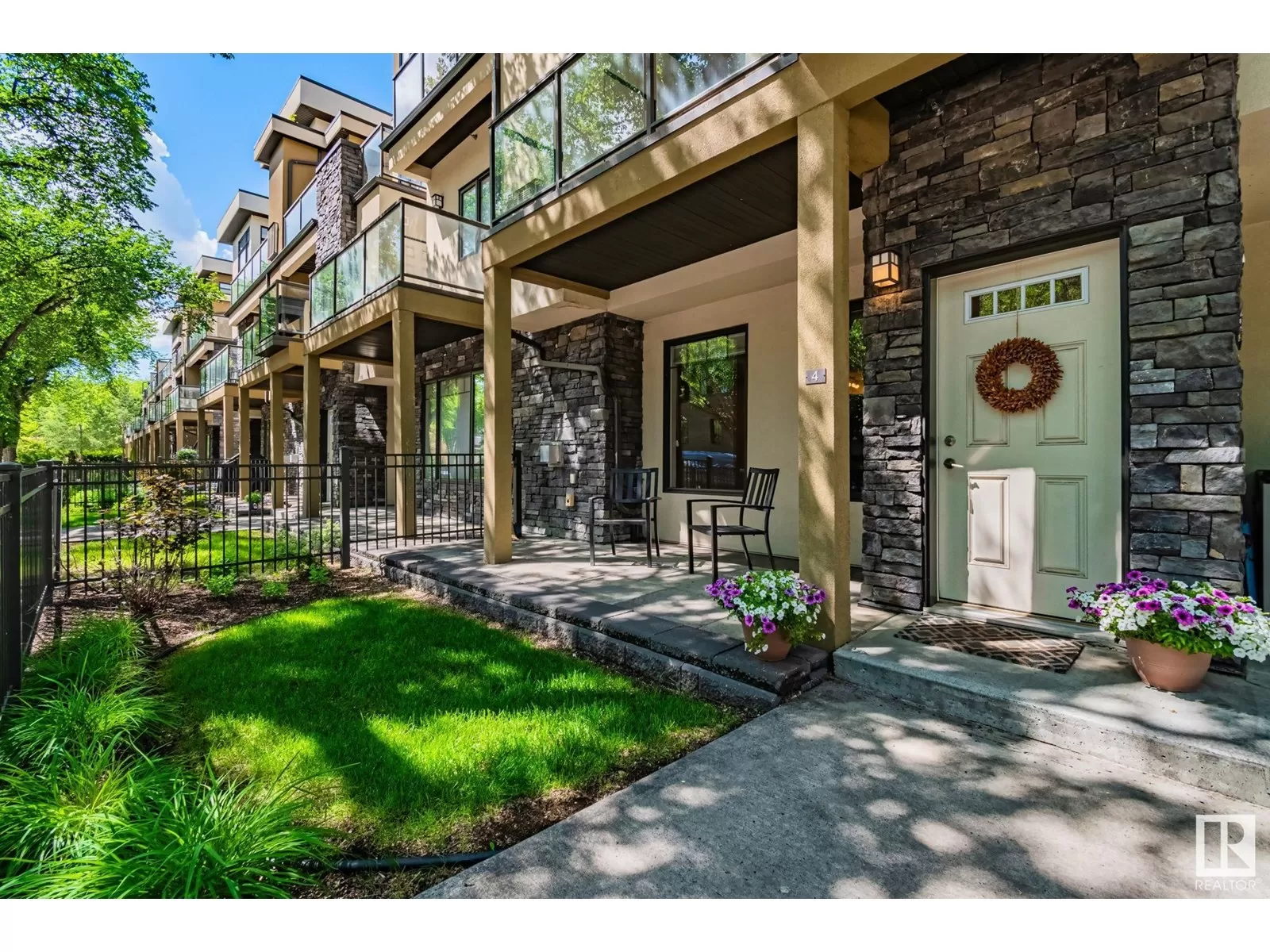 Apartment for rent: #4 11518 76 Av Nw, Edmonton, Alberta T6G 0K7