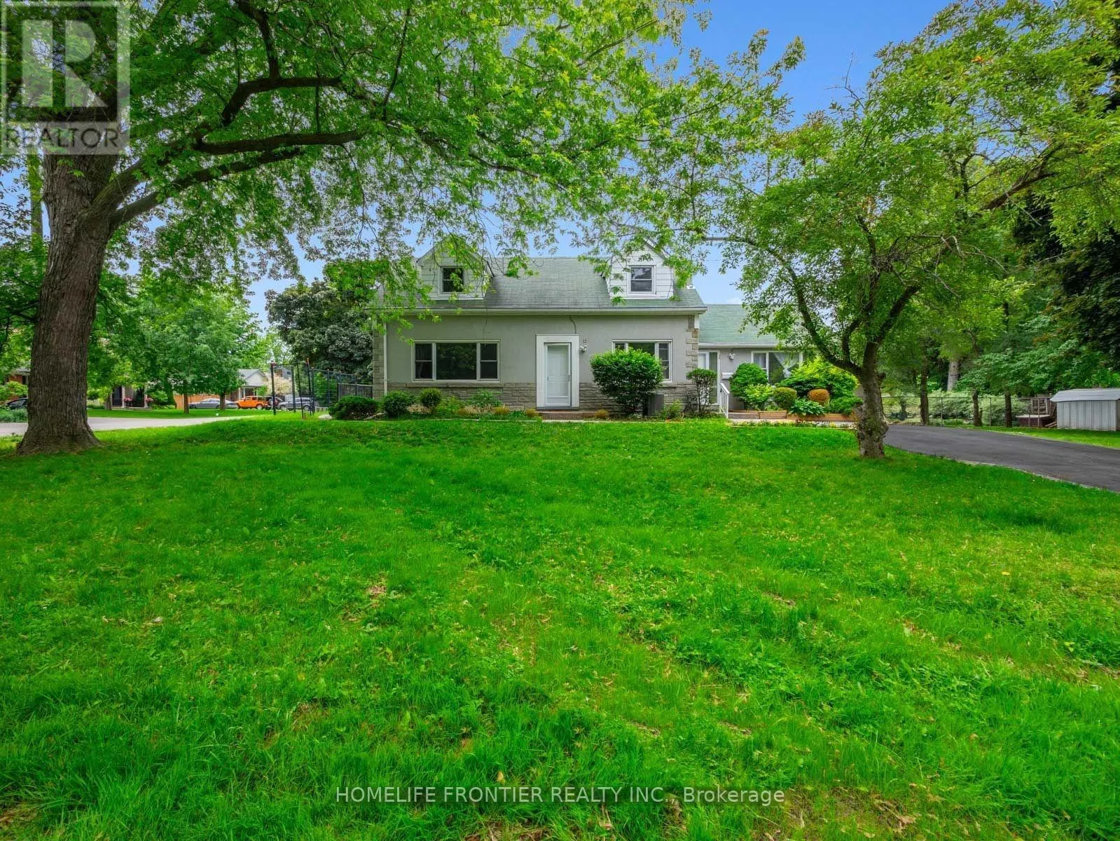 House for rent: 4 - 12 Gibson Avenue, Toronto, Ontario M9V 2S6