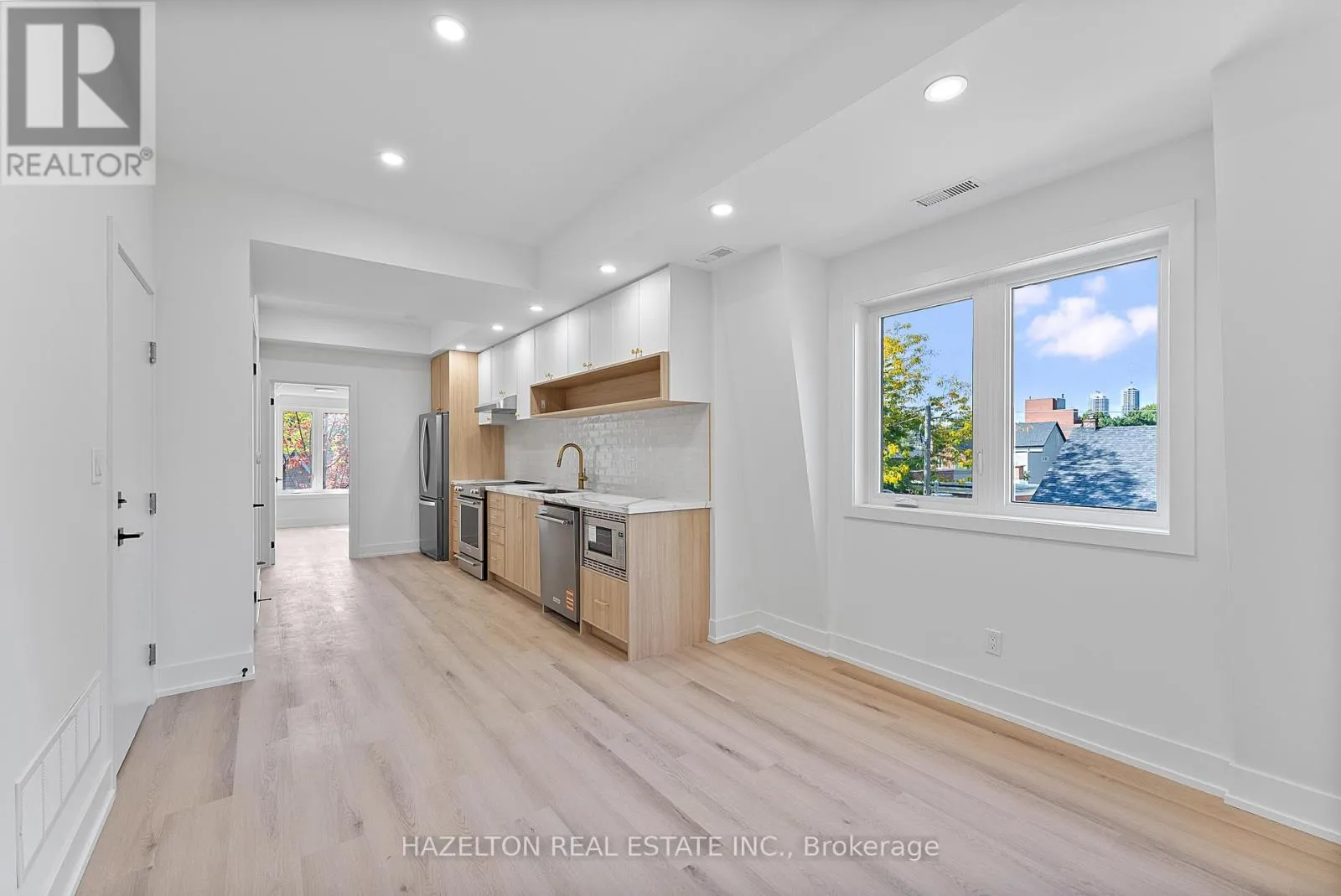 Other for rent: 4 - 127 Northcote Avenue, Toronto, Ontario M6J 3K4