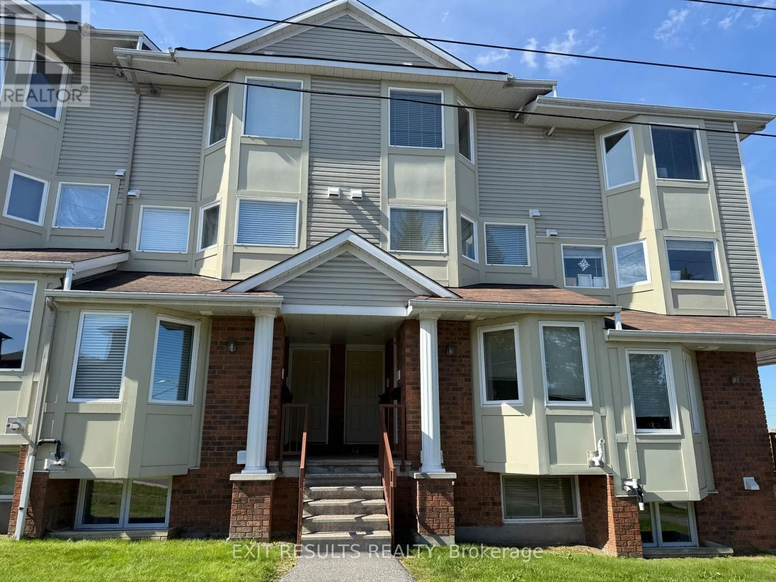 Row / Townhouse for rent: 4 - 1400 Wildberry Court, Ottawa, Ontario K1C 7K6