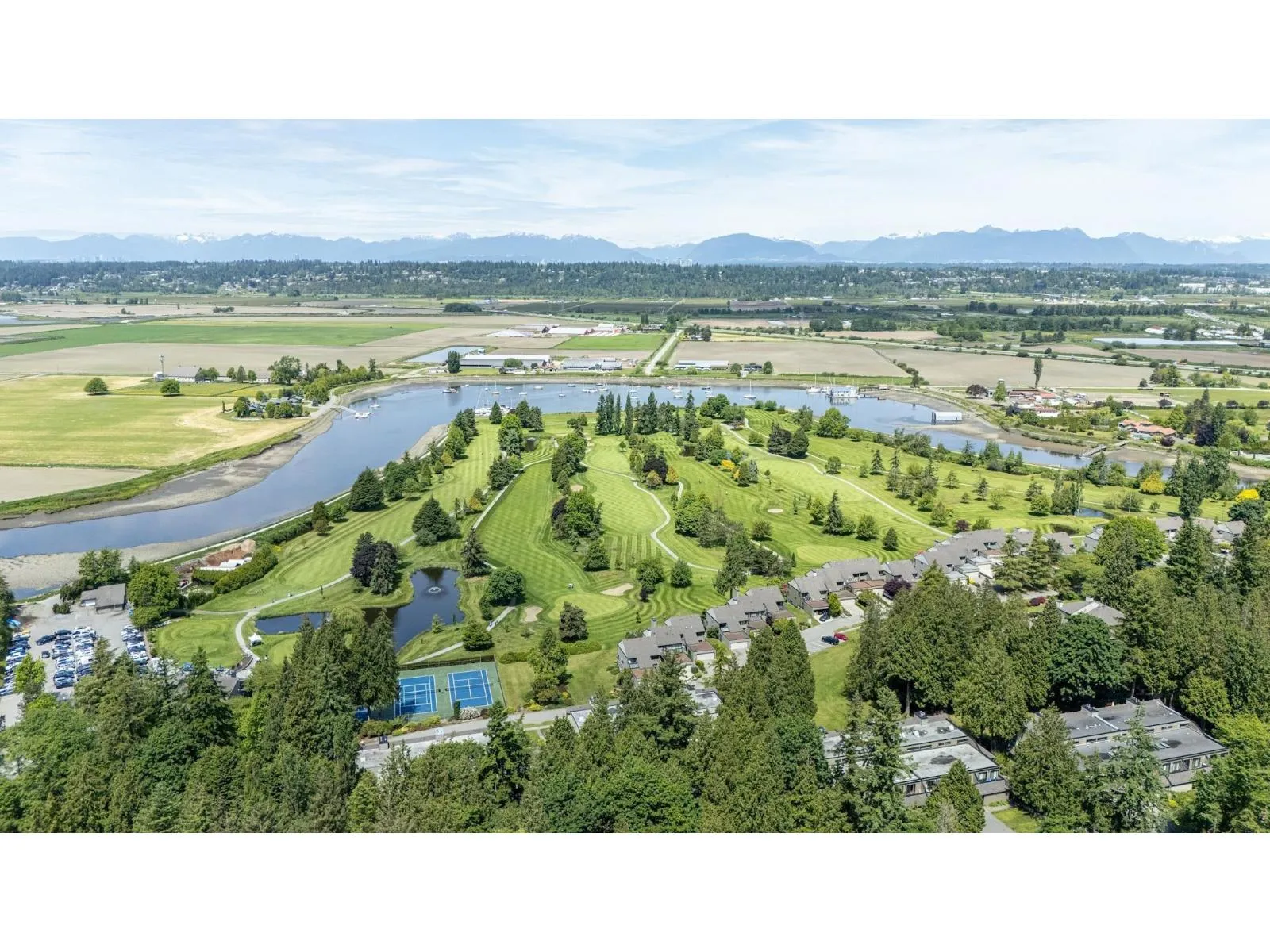 Apartment for rent: 4 14085 Nico Wynd Place, Surrey, British Columbia V4P 1J2