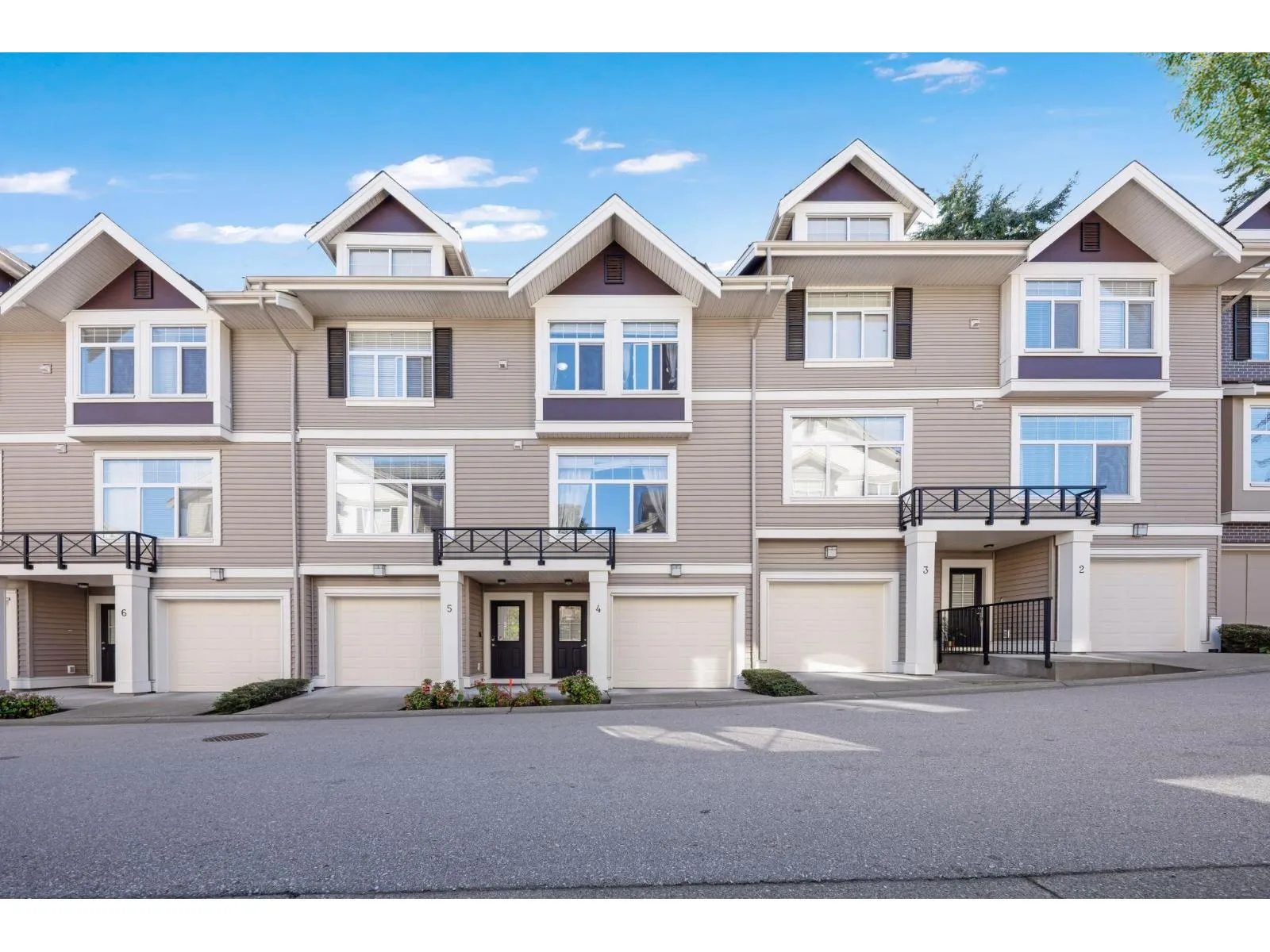 Row / Townhouse for rent: 4 14377 60th Avenue, Surrey, British Columbia V3X 0E2