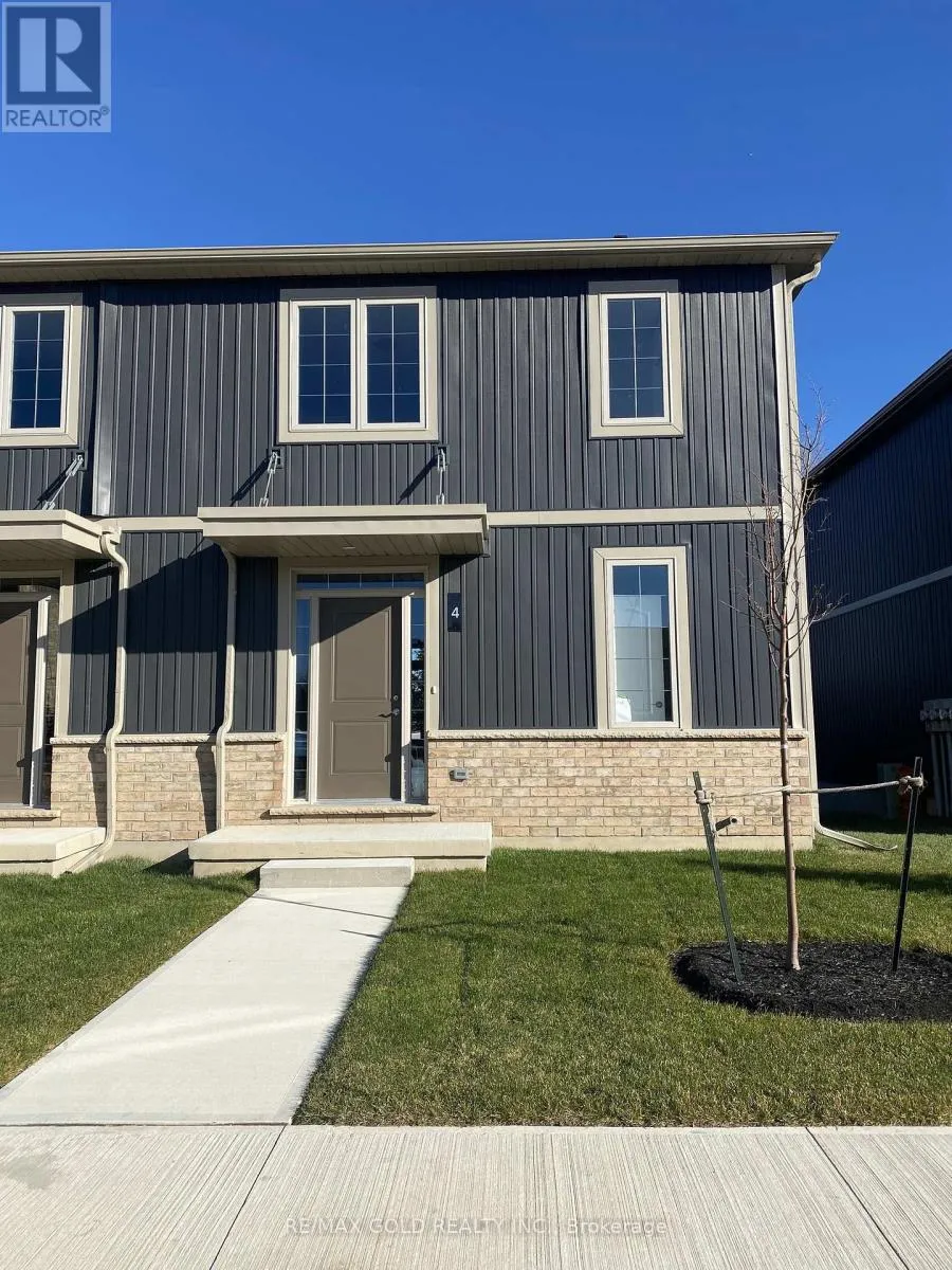 Row / Townhouse for rent: 4 - 18 Corbin Street, St. Catharines, Ontario L2P 0E8