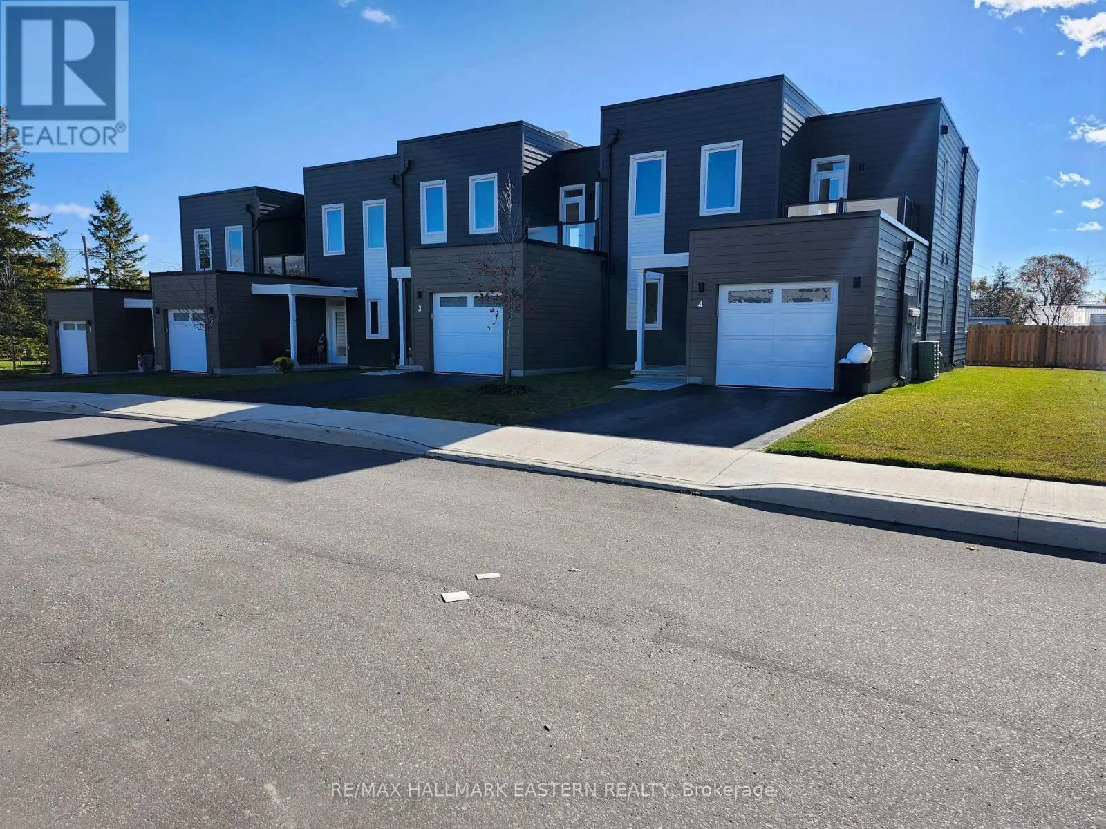 Row / Townhouse for rent: 4 - 19 West Street N, Kawartha Lakes, Ontario K0M 1N0