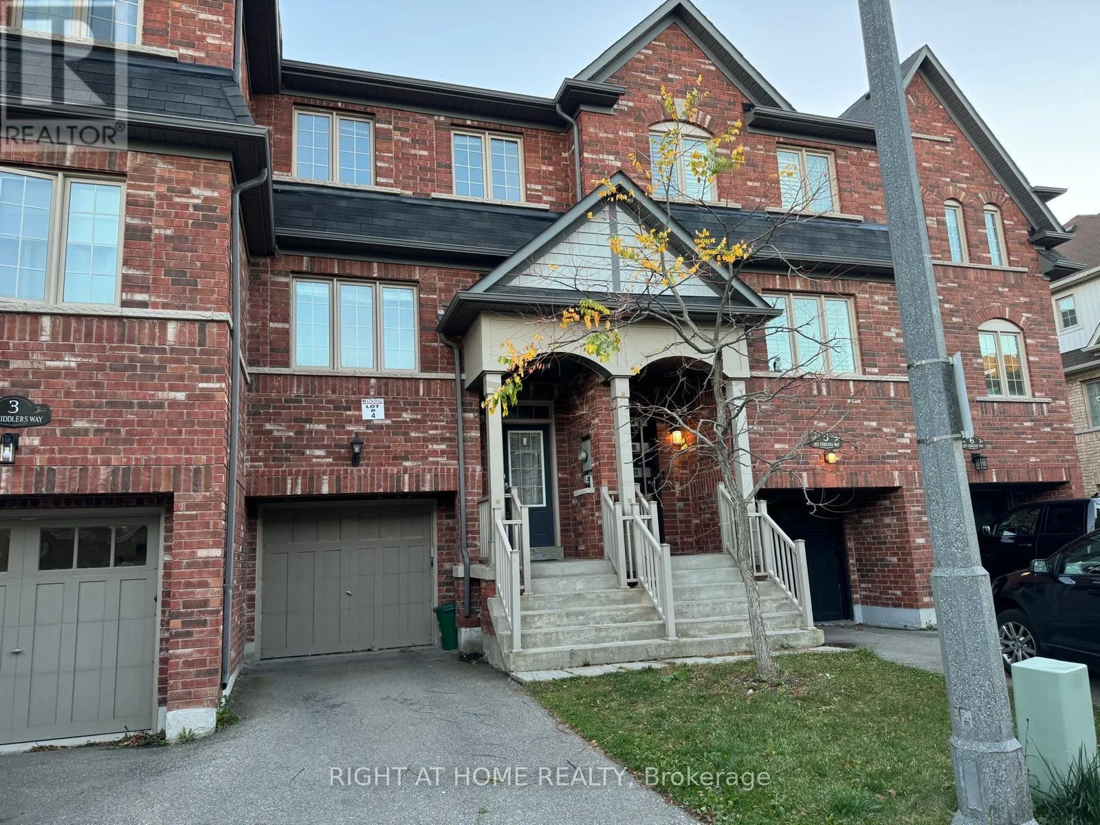 Row / Townhouse for rent: 4 - 2171 Fiddlers Way, Oakville, Ontario L6M 0R9