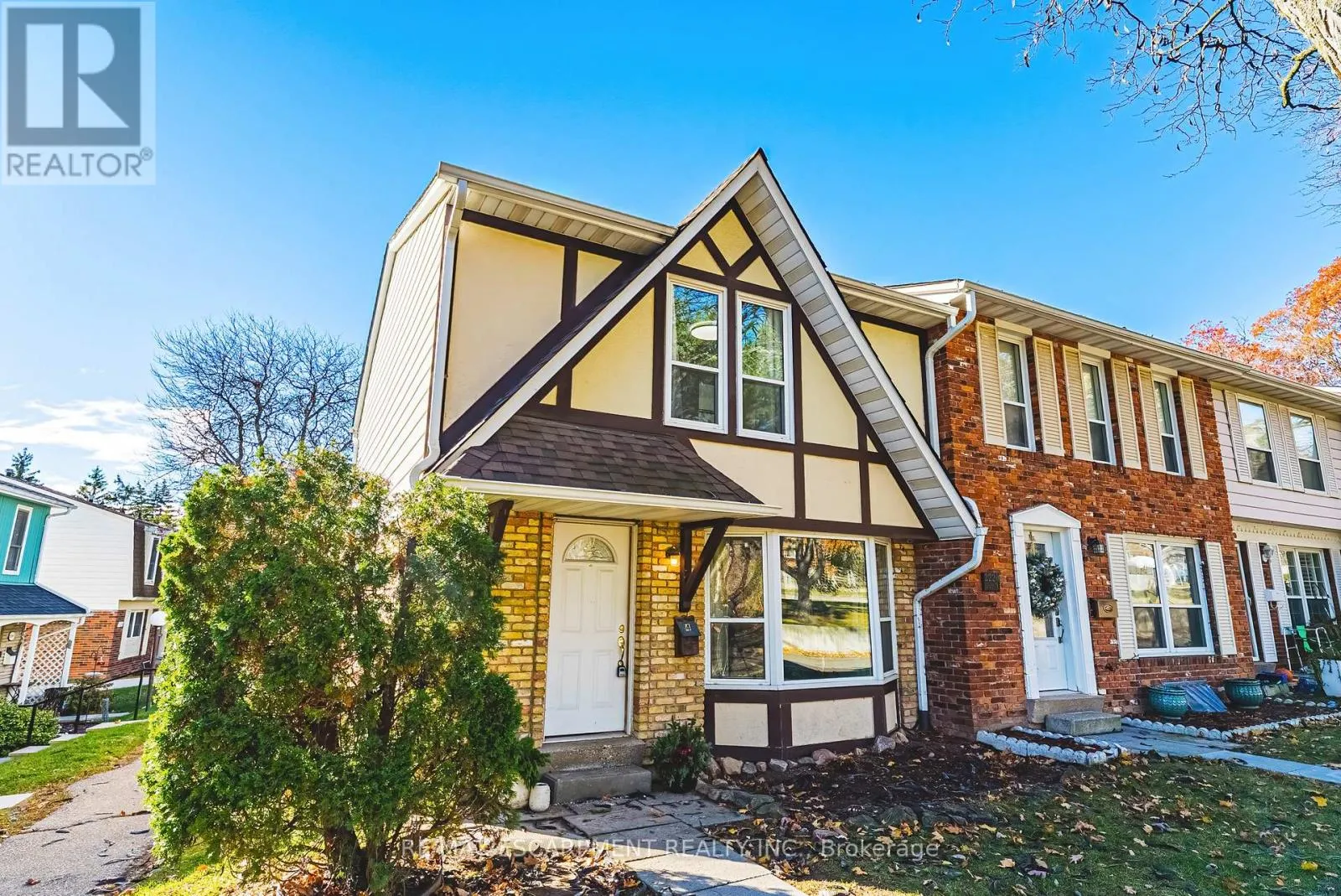 Row / Townhouse for rent: 4 - 2220 Upper Middle Road, Burlington, Ontario L7P 3P4