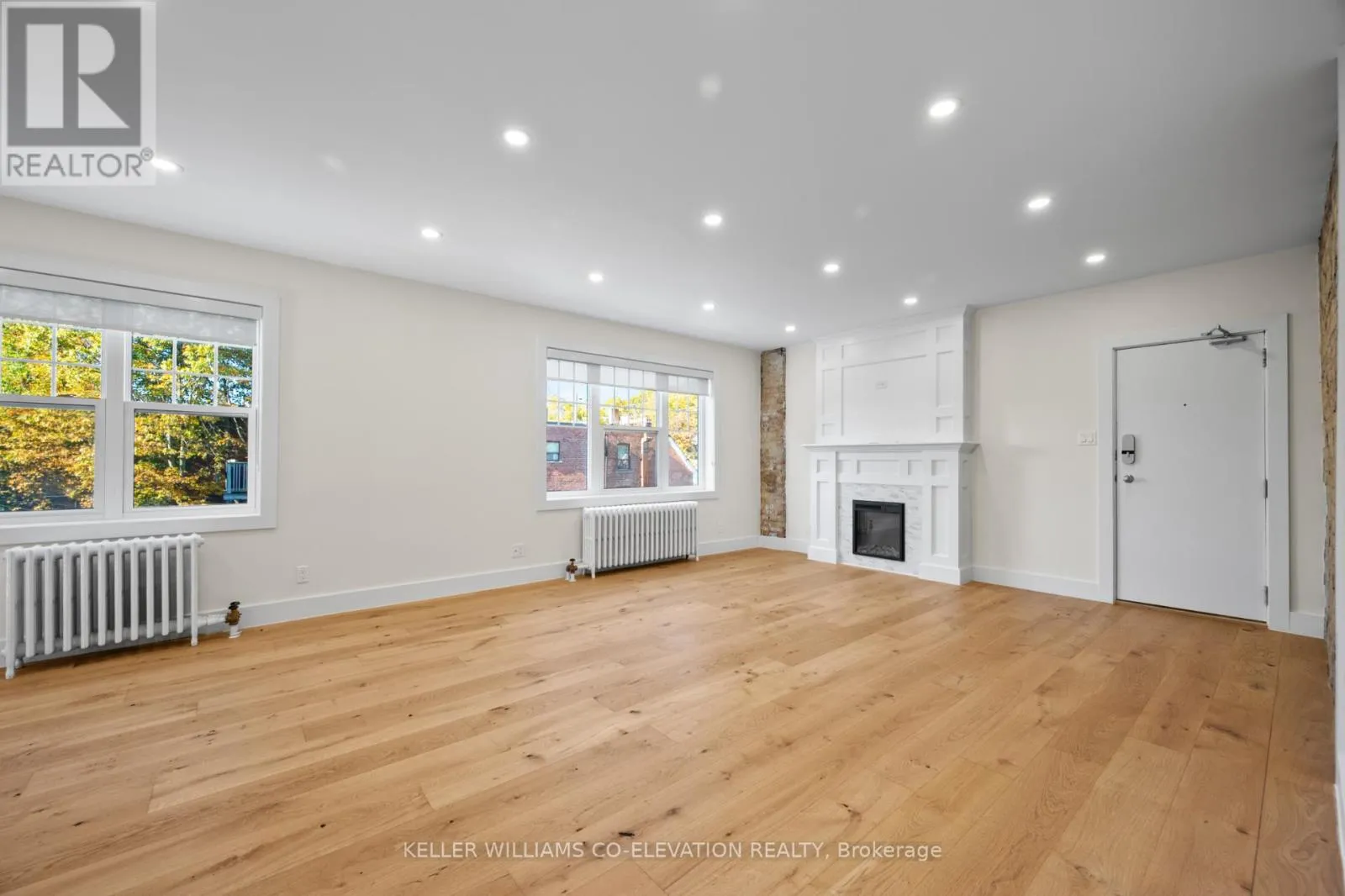 Other for rent: 4 - 2461 Queen Street E, Toronto, Ontario M4E 1H8