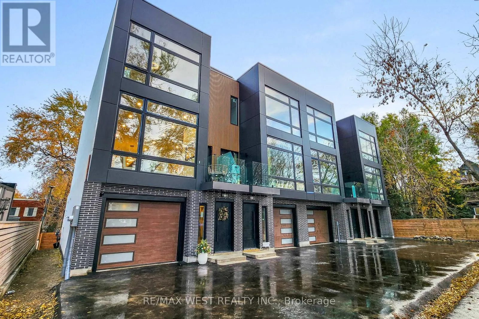 Row / Townhouse for rent: 4 - 2639 R Dundas Street W, Toronto, Ontario M6P 1X9