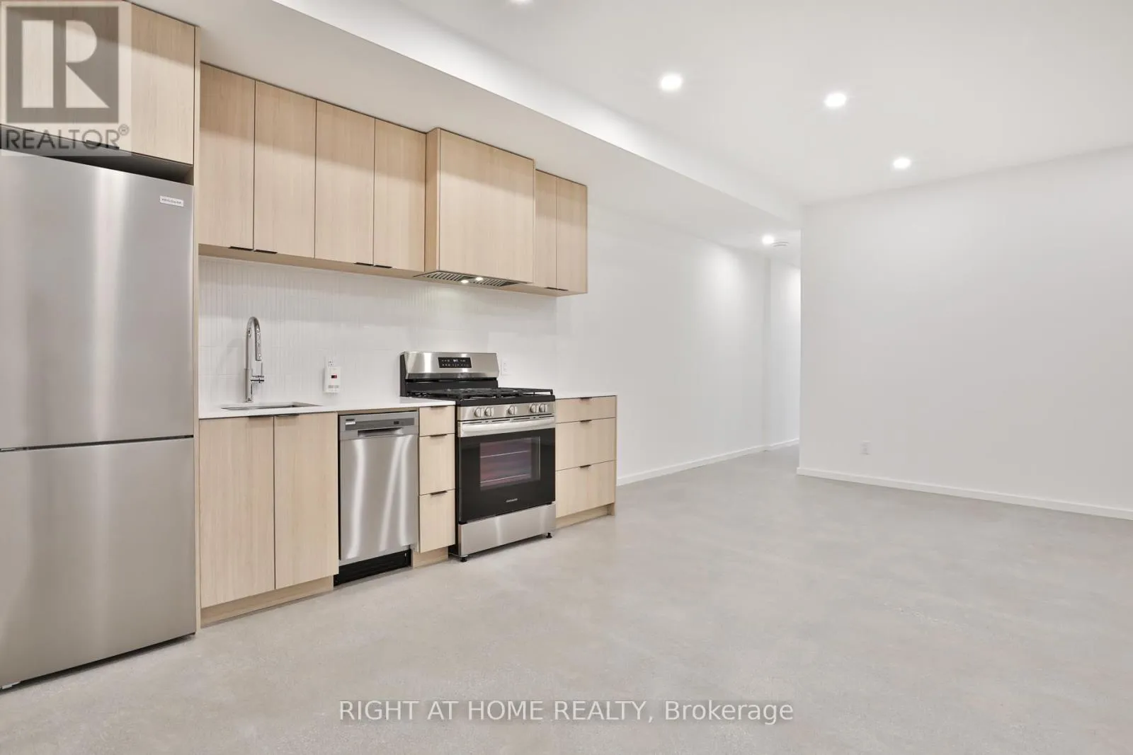 Fourplex for rent: 4 - 28 Salem Avenue, Toronto, Ontario M6H 3C1