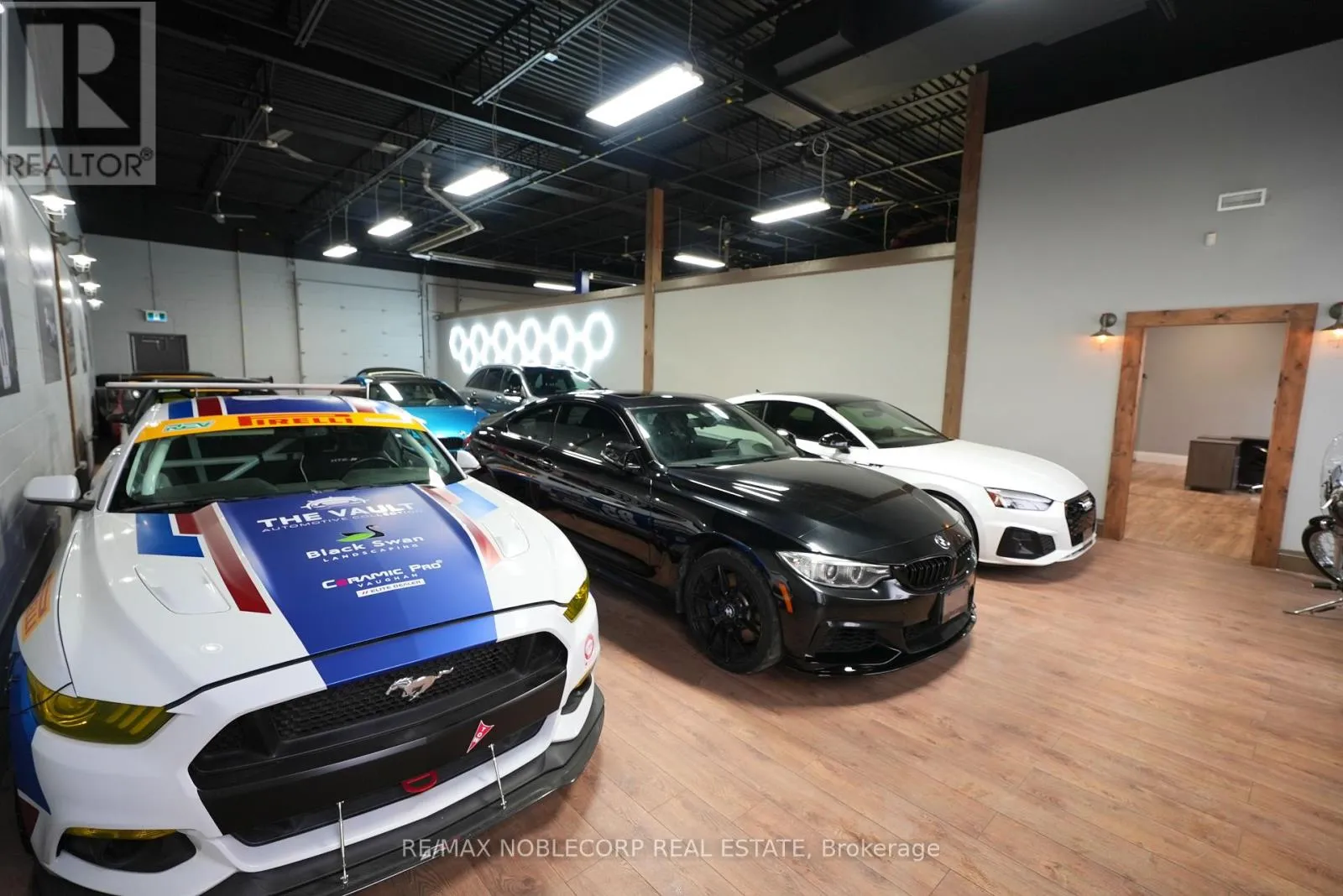 4 - 310 Millway Avenue, Vaughan, Ontario L4K 3W3