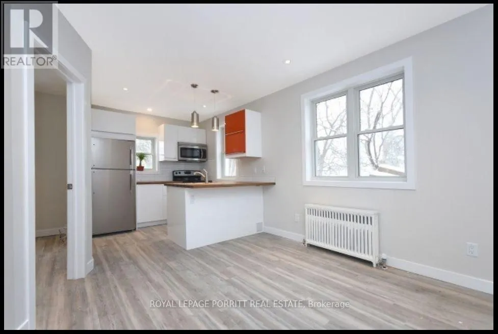 House for rent: 4 - 3411 Lake Shore Boulevard W, Toronto, Ontario M8W 1N2