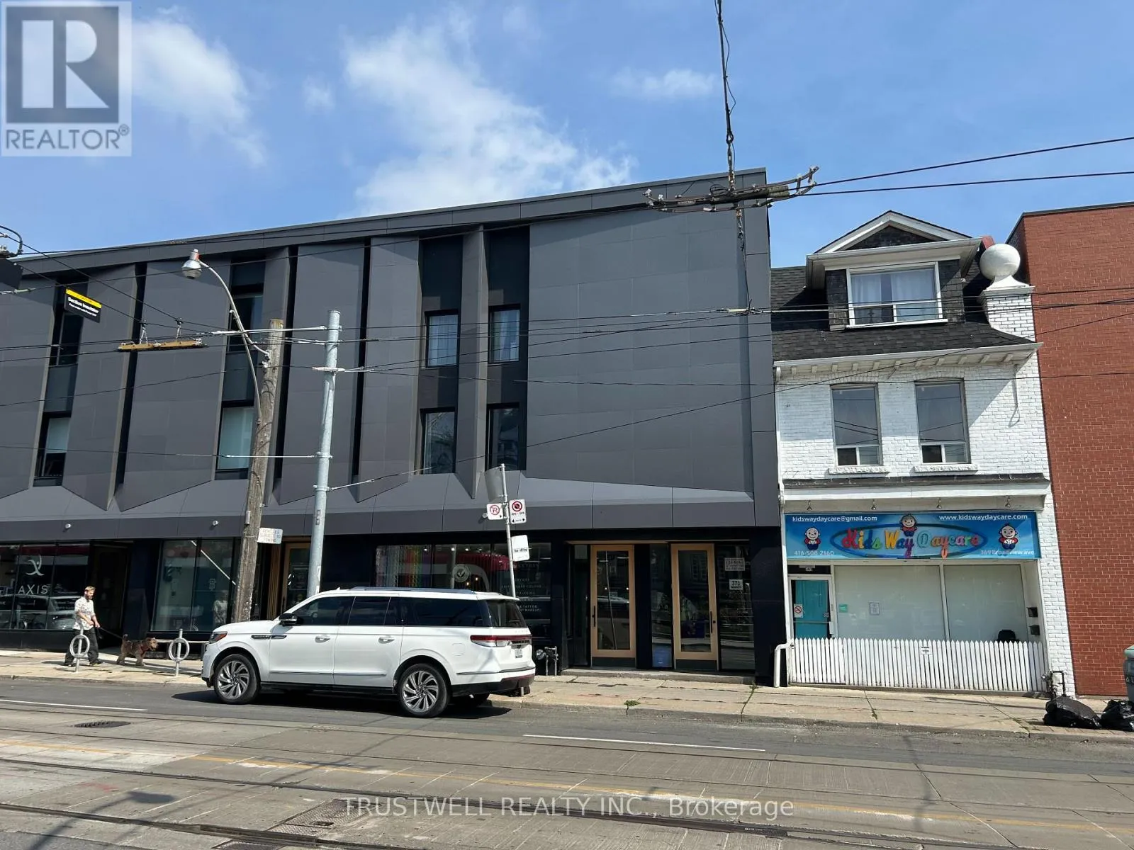 Other for rent: 4 - 373 Broadview Avenue, Toronto, Ontario M4K 2M7