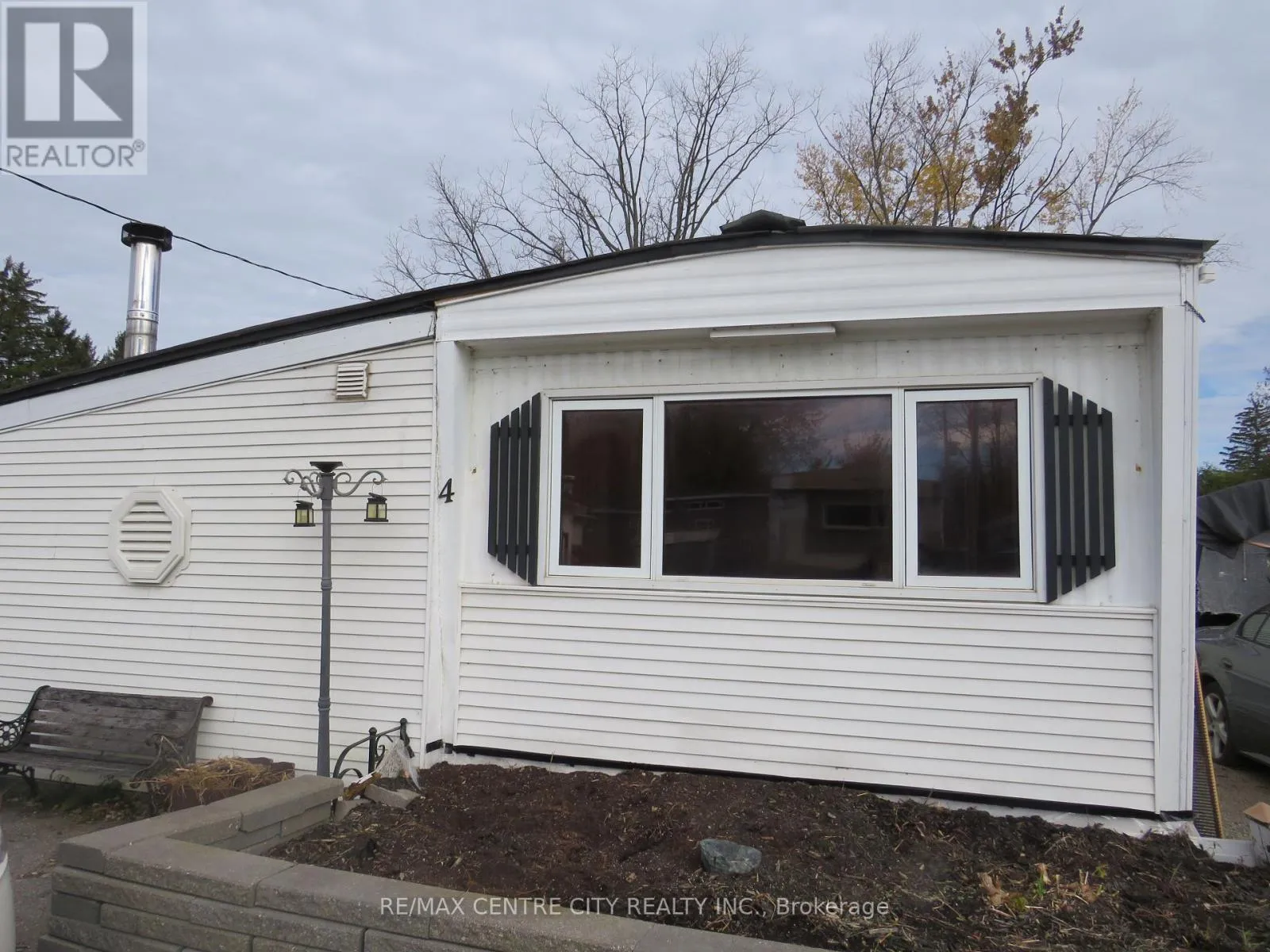 Mobile Home for rent: 4 - 3902 Dundas Street E, Thames Centre, Ontario N5V 5C6